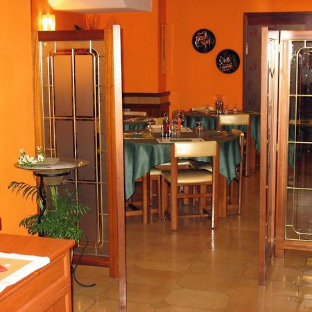 Hostal La Barretina Figueres  Ngoại thất bức ảnh