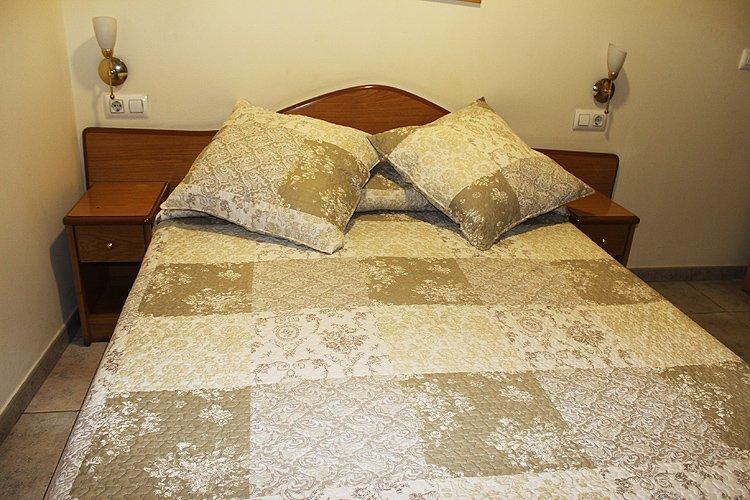 Hostal La Barretina Figueres  Ngoại thất bức ảnh