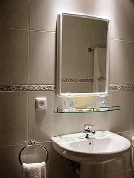 Hostal La Barretina Figueres  Ngoại thất bức ảnh