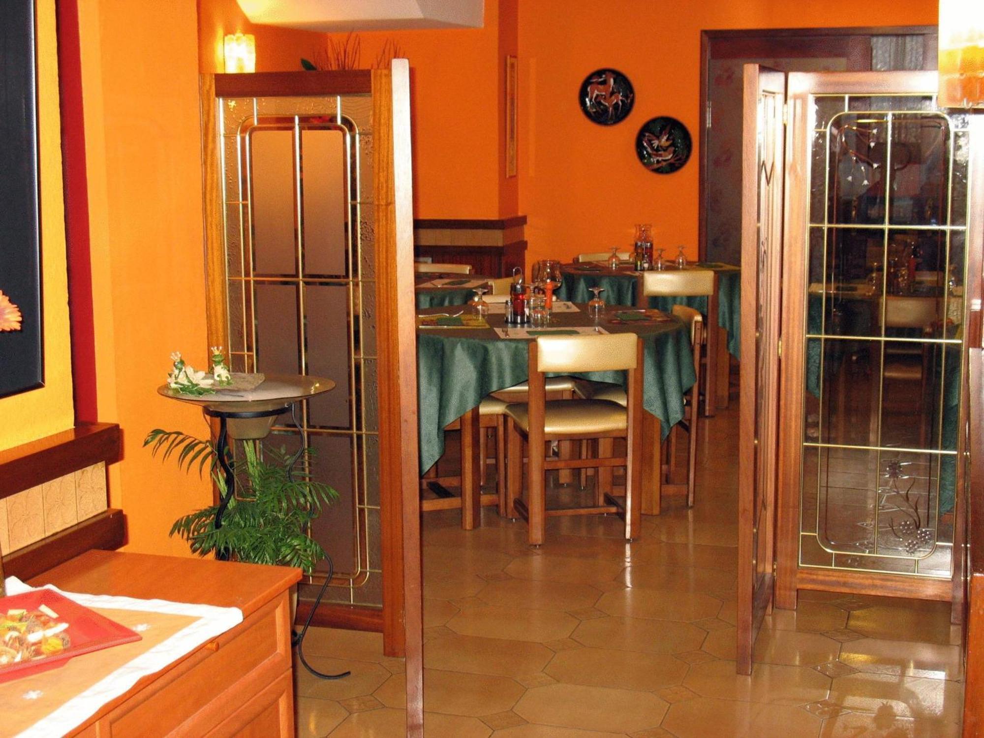 Hostal La Barretina Figueres  Ngoại thất bức ảnh