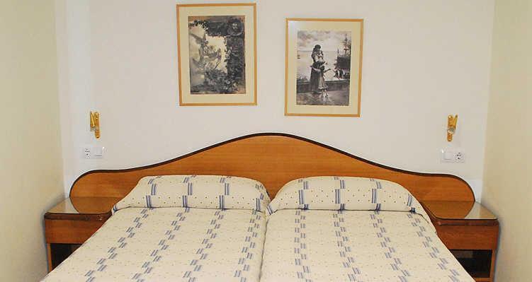 Hostal La Barretina Figueres  Phòng bức ảnh