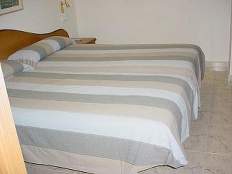 Hostal La Barretina Figueres  Ngoại thất bức ảnh