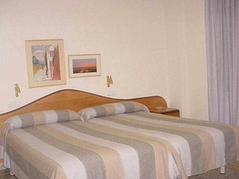 Hostal La Barretina Figueres  Ngoại thất bức ảnh